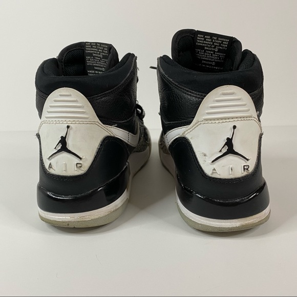 Nike Kids Boys 5Y Nike Air Jordan’s Black White Cement Gray - Picture 5 of 14